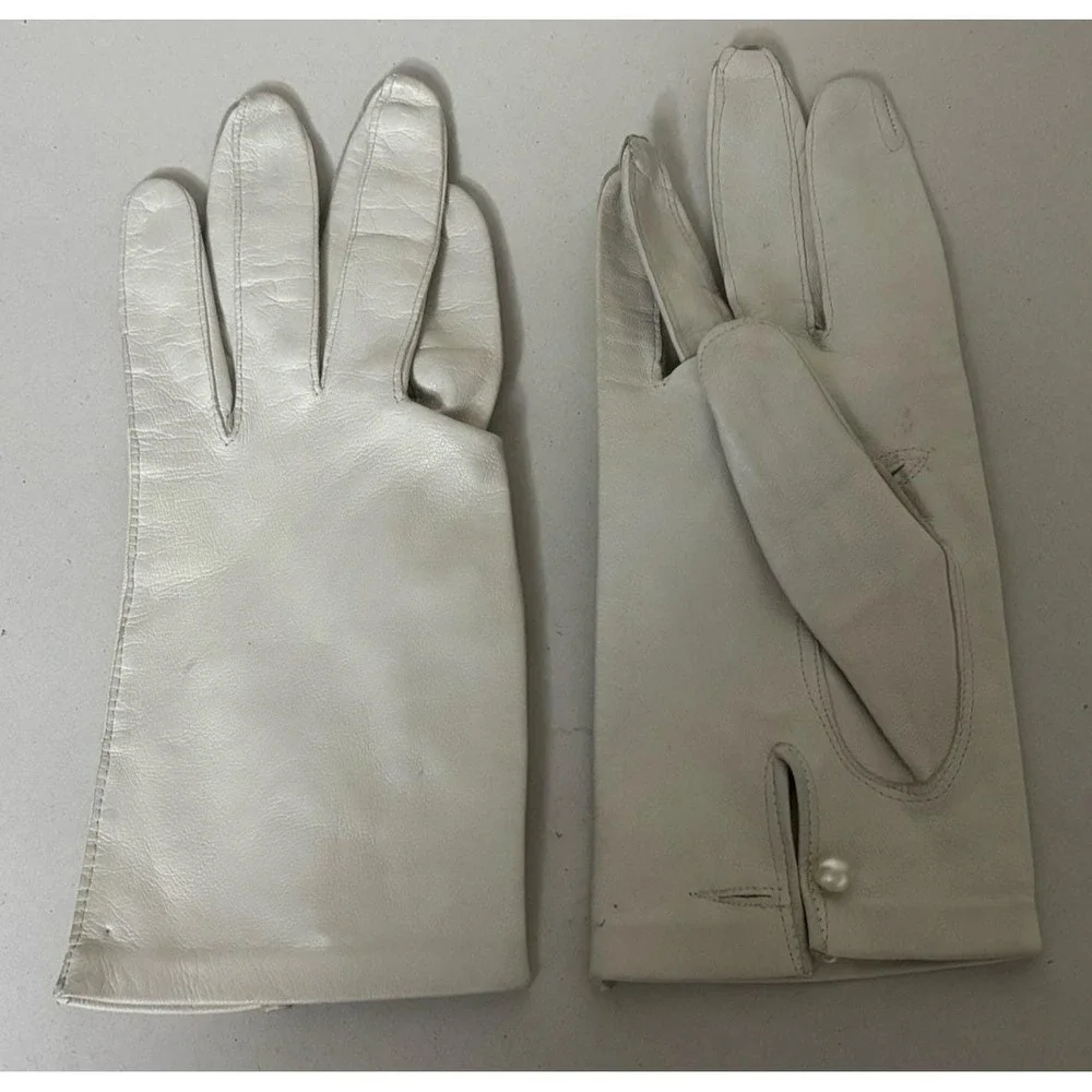 Vintage 1950s Ladies Beige Leather Dress Gloves Unlined Pearl S/M